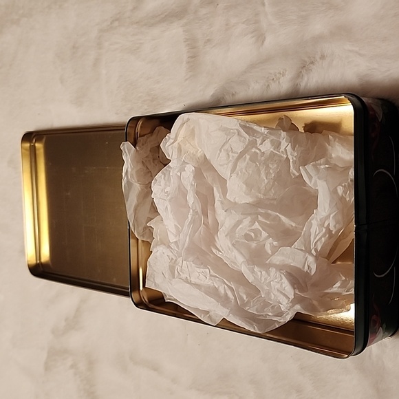 OREO UNLOCK THE MAGIC TIN CHRISTMAS CAN. 1993 - Picture 5 of 7